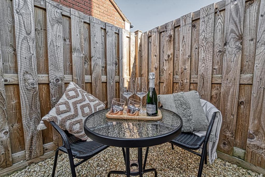 Guest Homes - Watledge House Apartment Tewkesbury Buitenkant foto